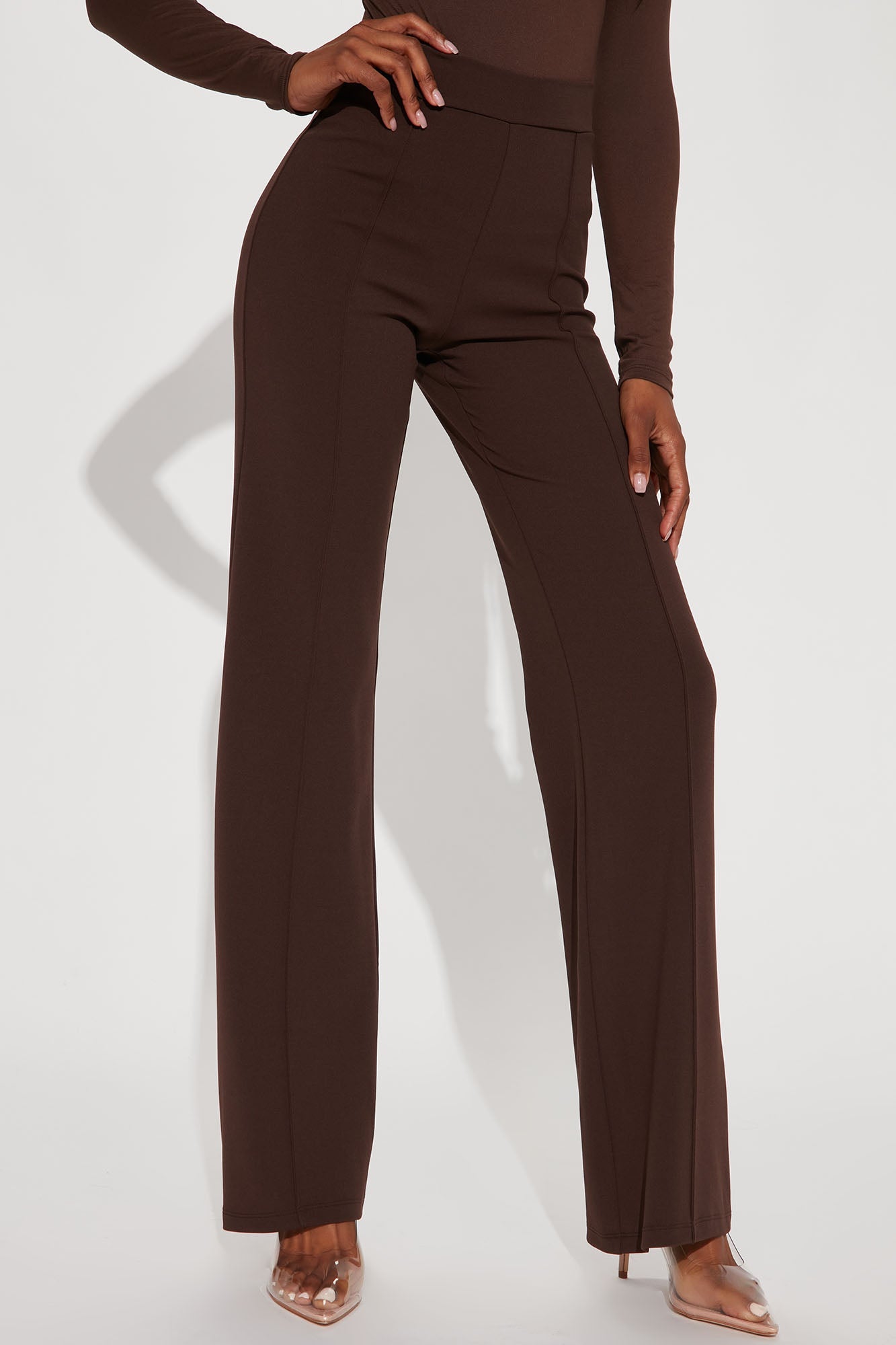 https://cdn.shopify.com/s/files/1/0293/9277/products/10-14-22Studio1_TH_KP_15-20-55_17_P9683TALL_Chocolate5_SG.jpg?v=1740181532