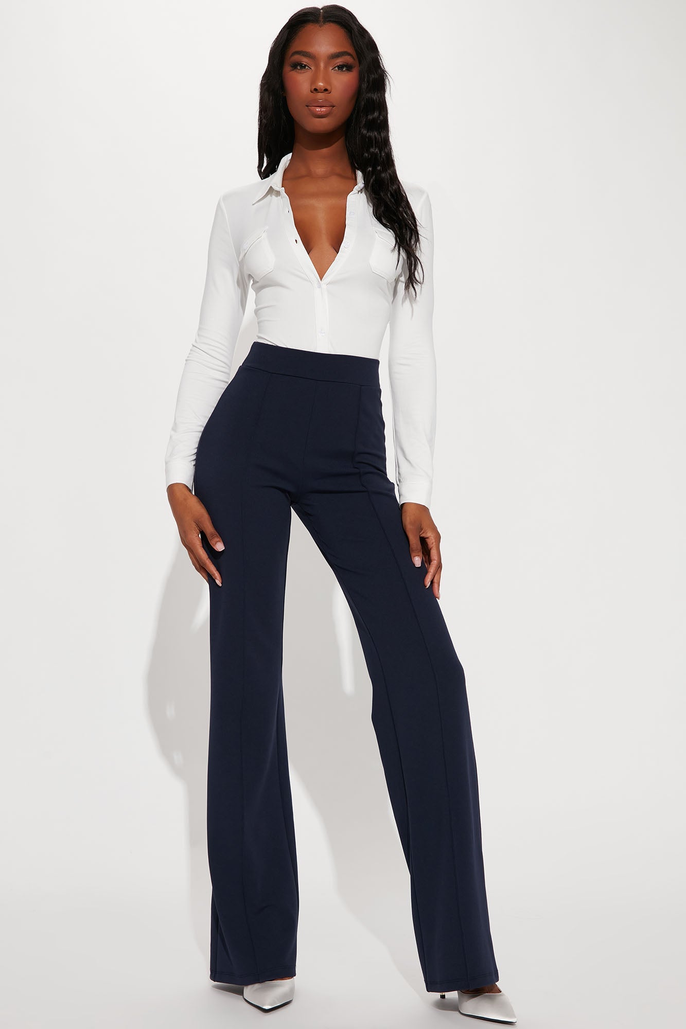 https://cdn.shopify.com/s/files/1/0293/9277/products/10-14-22Studio1_TH_KP_15-21-09_19_P9683TALL_Navy_P1_ES.jpg?v=1665792933