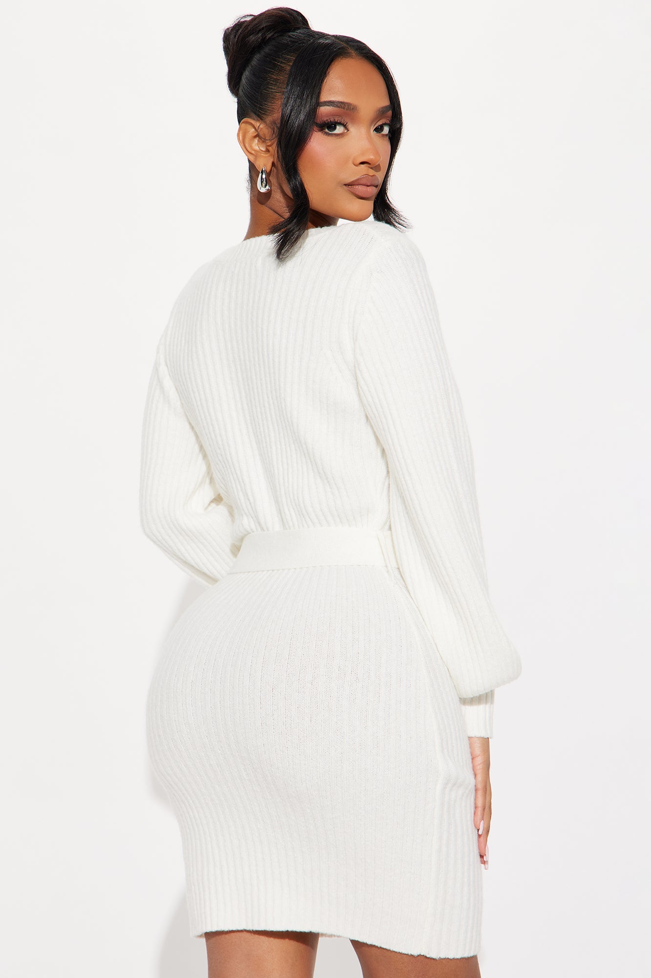 https://cdn.shopify.com/s/files/1/0293/9277/files/10-16-24_S1_10_RDAH2700FN_Ivory_KJ_AC_11-21-02_152597_PXF.jpg?v=1729188075