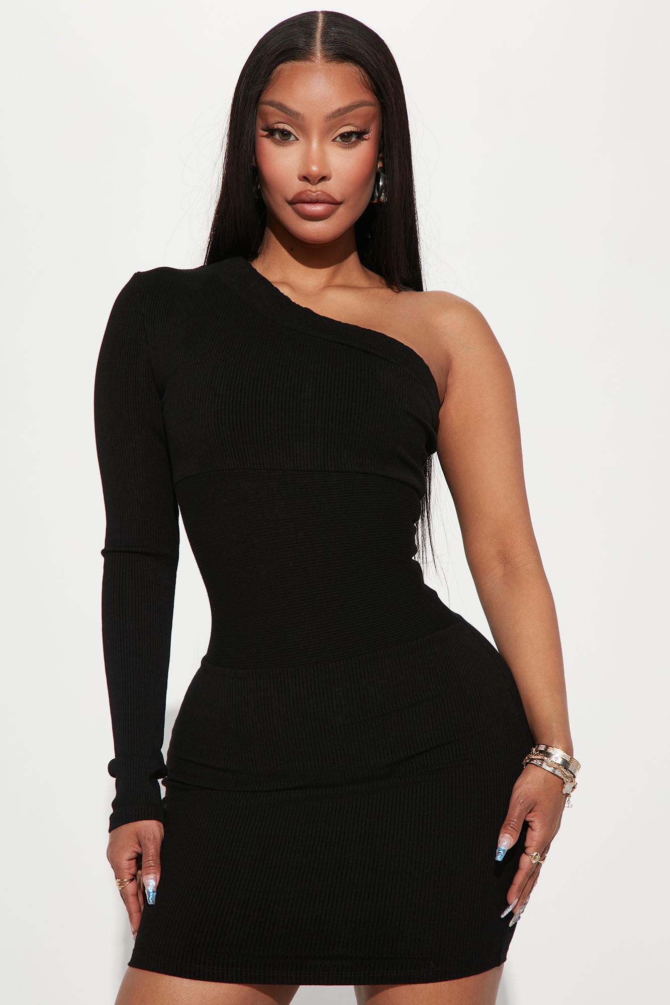 https://cdn.shopify.com/s/files/1/0293/9277/products/10-17-22Studio2_ME_AC_15-27-50_33_ZDD1589_Black_P_R_1965_PB.jpg?v=1666113049