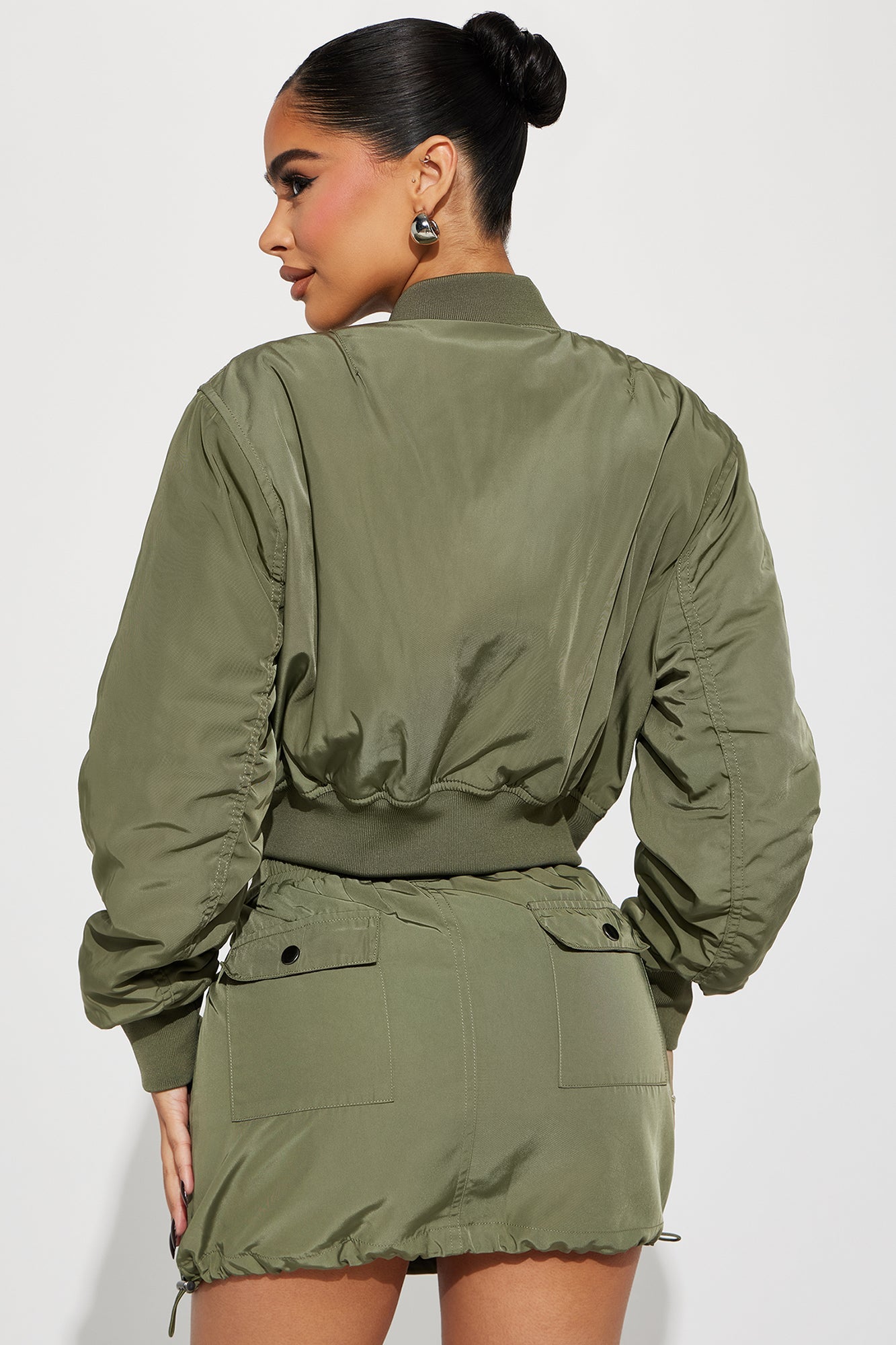 https://cdn.shopify.com/s/files/1/0293/9277/files/10-18-23Studio5_CC_RL_11-51-12_50_YJDM08SET_Olive_11046_PXF.jpg?v=1698099527