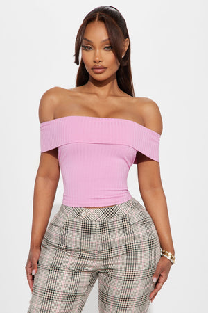 https://cdn.shopify.com/s/files/1/0293/9277/files/10-22-24_S2_44_RT52531A_Pink_CXB_RL_16-10-41_16296_CM.jpg?v=1729723385