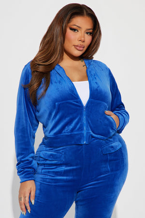 https://cdn.shopify.com/s/files/1/0293/9277/files/10-23-23Studio4_KF_DB_10-44-53_7_202307012SET_Blue_2745_PLUS_PXF.jpg?v=1698859938