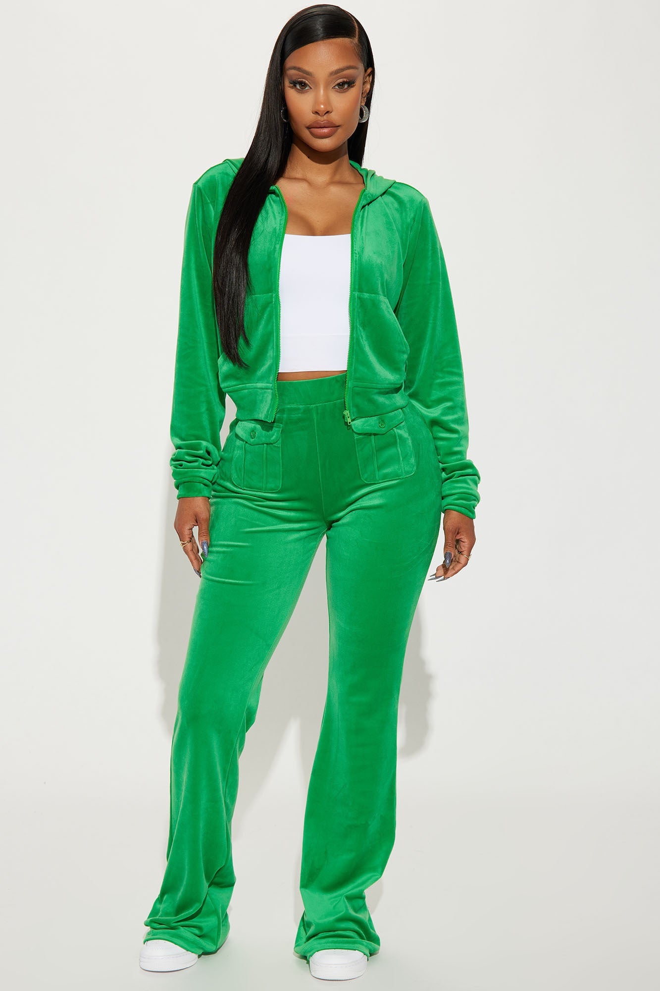 https://cdn.shopify.com/s/files/1/0293/9277/files/10-25-23Studio2_KJ_RL_13-45-06_25_202307012SET_Kellygreen_67944_SG.jpg?v=1698795898