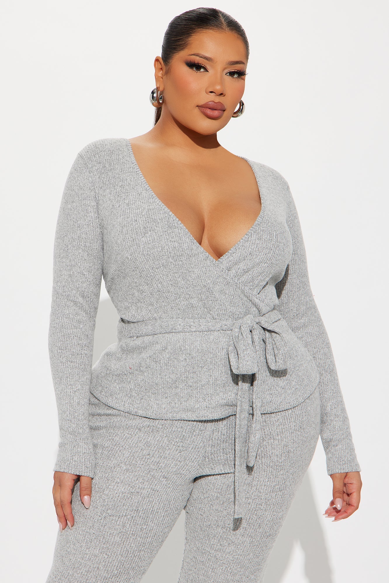 https://cdn.shopify.com/s/files/1/0293/9277/files/12-05-24_S4_30_HKTP25438_HeatherGrey_AZ_AC_11-52-20_PLUS_105753-Copy_PXF.jpg?v=1734555038