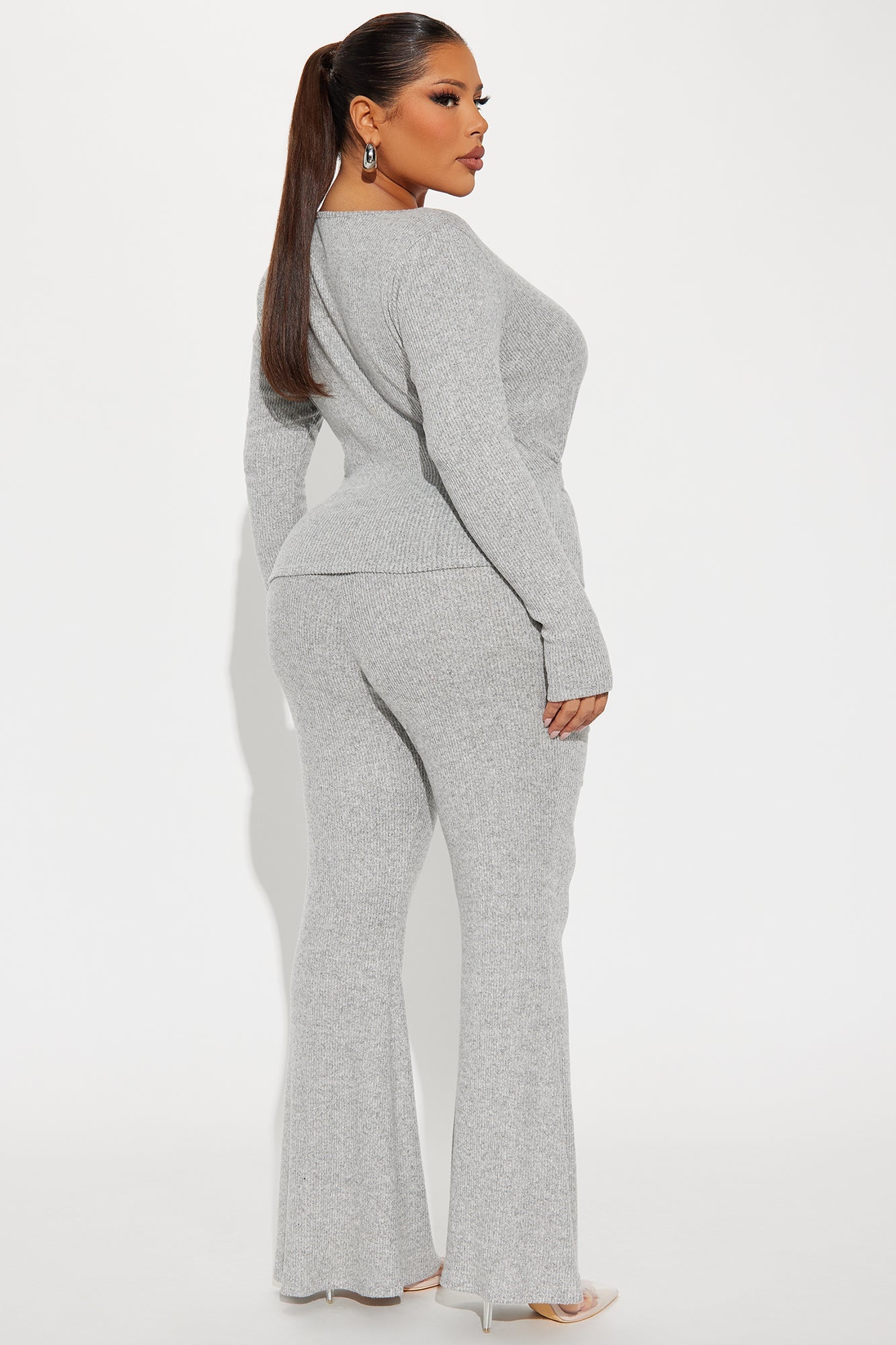 https://cdn.shopify.com/s/files/1/0293/9277/files/12-05-24_S4_30_HKTP25438_HeatherGrey_AZ_AC_11-52-37_PLUS_105756_PXF.jpg?v=1734555038