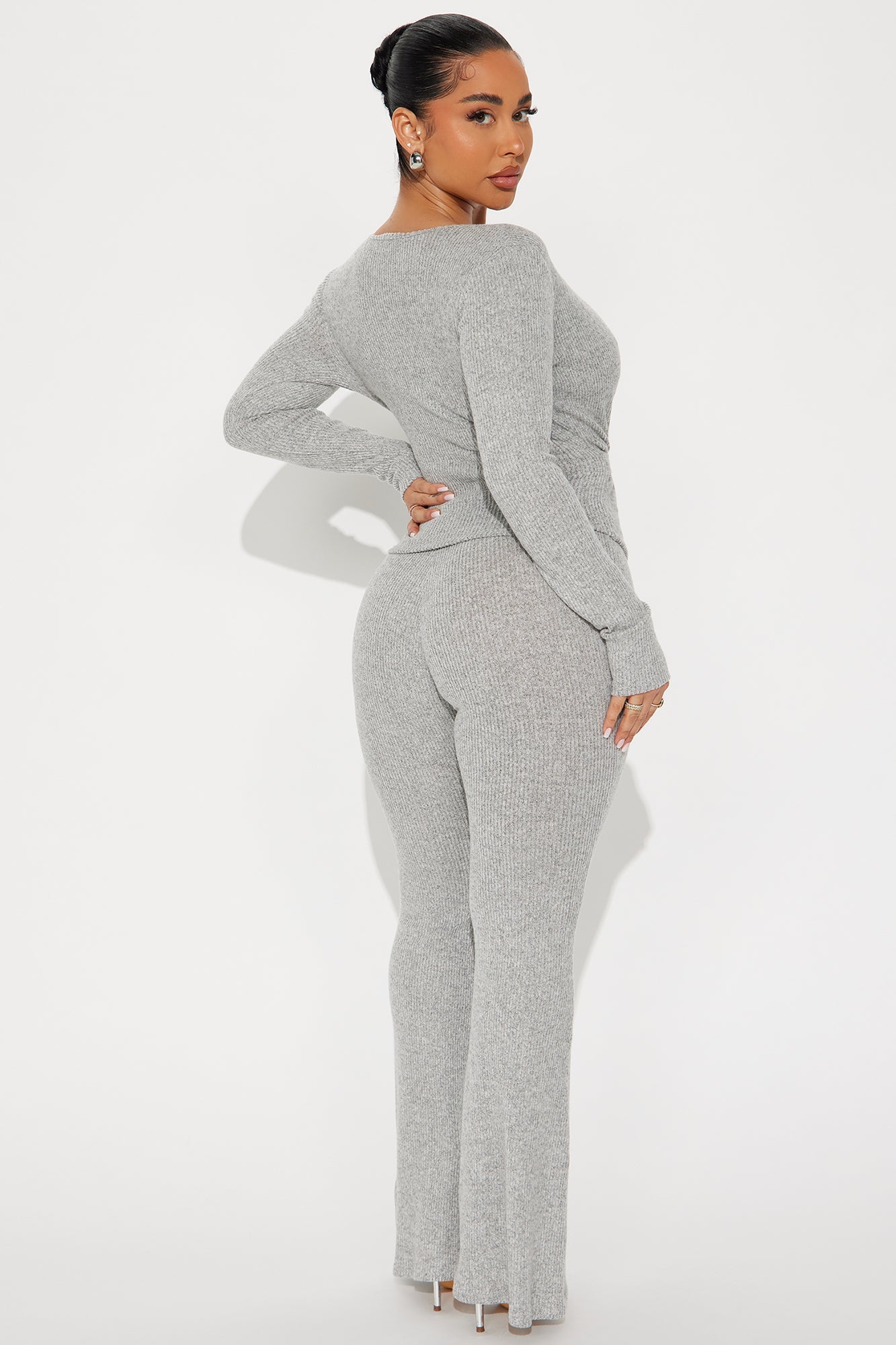 https://cdn.shopify.com/s/files/1/0293/9277/files/12-17-24_S1_19_HKTP25438_HeatherGrey_P_AZ_SS_10-30-30_2570_PXF.jpg?v=1734555038