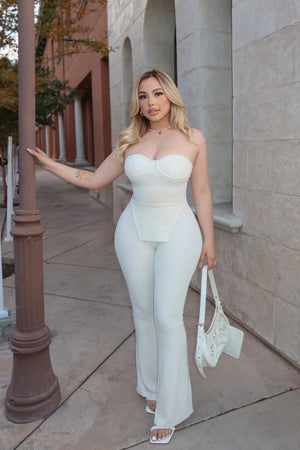 https://cdn.shopify.com/s/files/1/0293/9277/files/12-18-2023_Call_My_Name_Ribbed_Pant_Set_Off_White_031_MH.jpg?v=1704757452