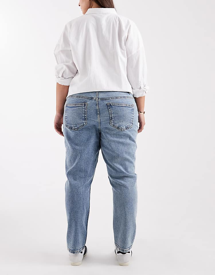https://images.asos-media.com/products/asos-design-curve-slim-fit-comfort-mom-jeans-in-mid-blue/204934265-2?$n_750w$&wid=750&fit=constrain