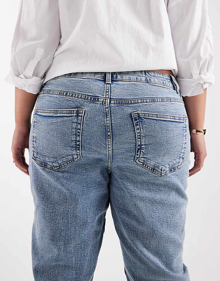 https://images.asos-media.com/products/asos-design-curve-slim-fit-comfort-mom-jeans-in-mid-blue/204934265-4?$n_750w$&wid=750&fit=constrain