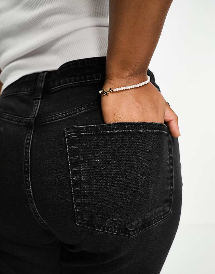 https://images.asos-media.com/products/asos-design-curve-slim-fit-comfort-mom-jeans-in-washed-black/204934325-3?$n_750w$&wid=750&fit=constrain
