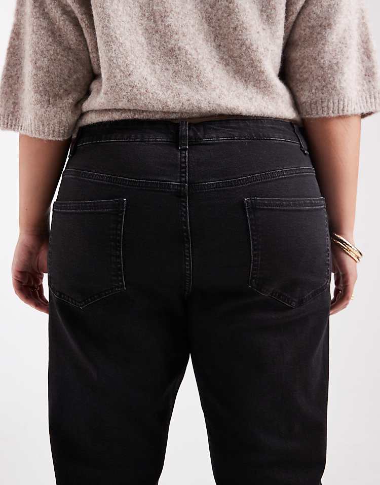 https://images.asos-media.com/products/asos-design-curve-slim-fit-comfort-mom-jeans-in-washed-black/207440796-4?$n_750w$&wid=750&fit=constrain