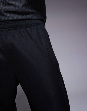 https://images.asos-media.com/products/adidas-football-squadra-joggers-in-black-and-red/208044942-4?$n_750w$&wid=750&fit=constrain