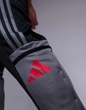 https://images.asos-media.com/products/adidas-football-squadra-joggers-in-black-and-red/208044942-5?$n_750w$&wid=750&fit=constrain