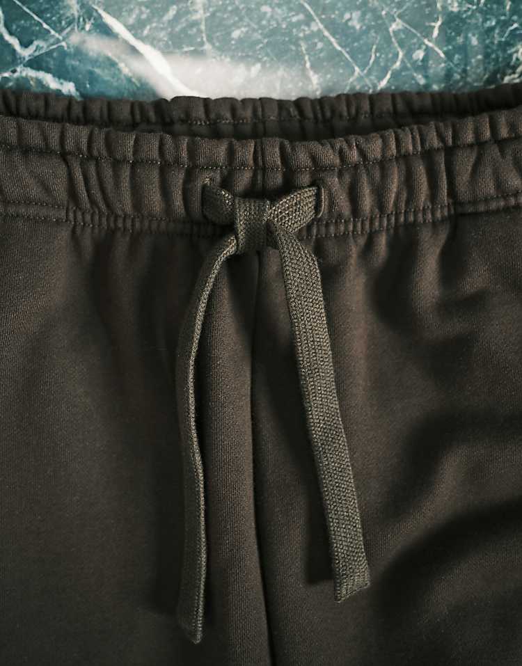 https://images.asos-media.com/products/asos-design-premium-heavyweight-oversized-jogger-in-400gsm-brown/209075023-5?$n_750w$&wid=750&fit=constrain