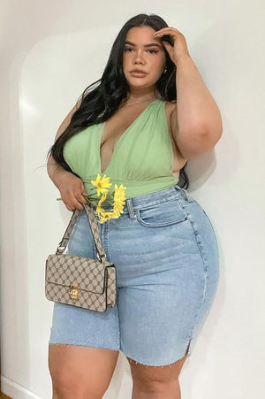https://cdn.shopify.com/s/files/1/0293/9277/products/Everything_sGoodSuperStretchDenimBermudas-LightBlueWash_MER_PLUS.jpg?v=1708555606