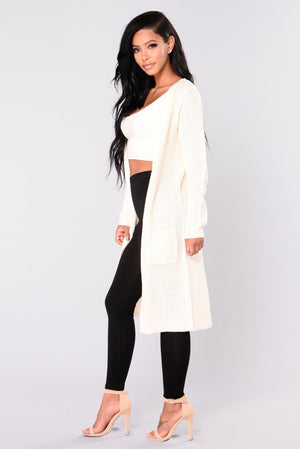 https://cdn.shopify.com/s/files/1/0293/9277/products/Fashion_Nova_07-25-17-446_a39bf9bc-0c6d-43aa-9a78-961fd32de196.jpg?v=1571437972